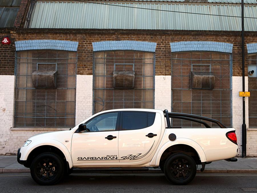  Mitsubishi L200 Black Barbarian 2012 года  (UK) (фото 10 из 68)